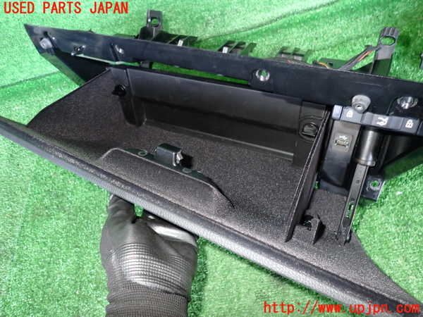2UPJ-29657516]BMW 335i クーペ(KG35)(E92)グローブボックス1 Mスポーツ 中古_m0003.jpg
