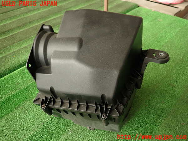 2UPJ-29682560]ジャガー・XE(JA2GA)エアクリーナーボックス 中古_m0001.jpg