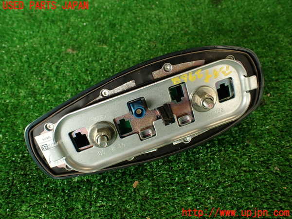 2UPJ-29686550]ジャガー・XE(JA2GA)アンテナ 中古_m0004.jpg