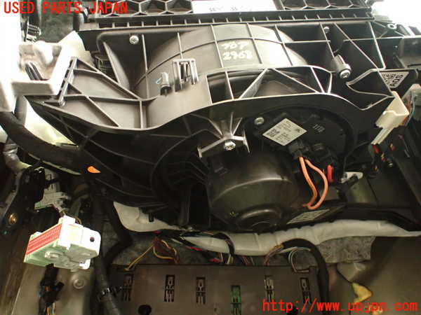 2UPJ-29686095]ジャガー・XE(JA2GA)ブロアファン(ブロアーファン) 中古_m0002.jpg
