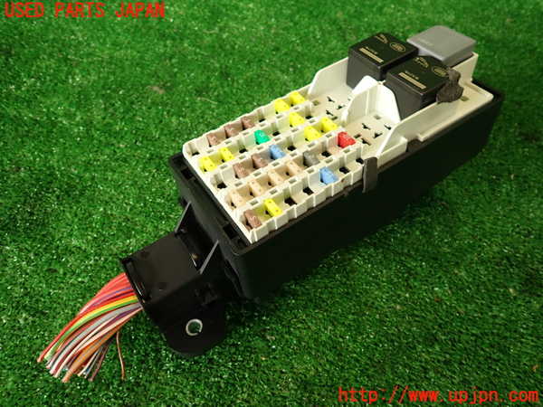 2UPJ-29686742]ジャガー・XE(JA2GA)ヒューズボックス2 中古_m0001.jpg