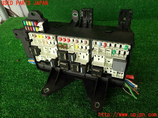 2UPJ-29686743]ジャガー・XE(JA2GA)ヒューズボックス3 中古_m0001.jpg