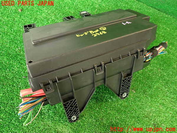 2UPJ-29686743]ジャガー・XE(JA2GA)ヒューズボックス3 中古_m0002.jpg