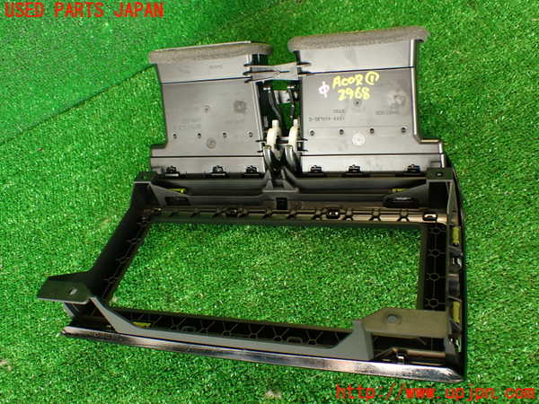 2UPJ-29687526]ジャガー・XE(JA2GA)エアコン吹き出し口1 (真中) 中古_m0003.jpg