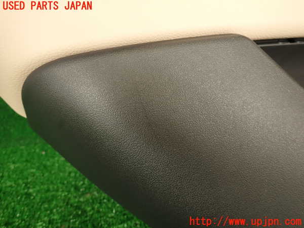 2UPJ-29681324]ジャガー・XE(JA2GA)左後ドア内張り 中古_m0002.jpg