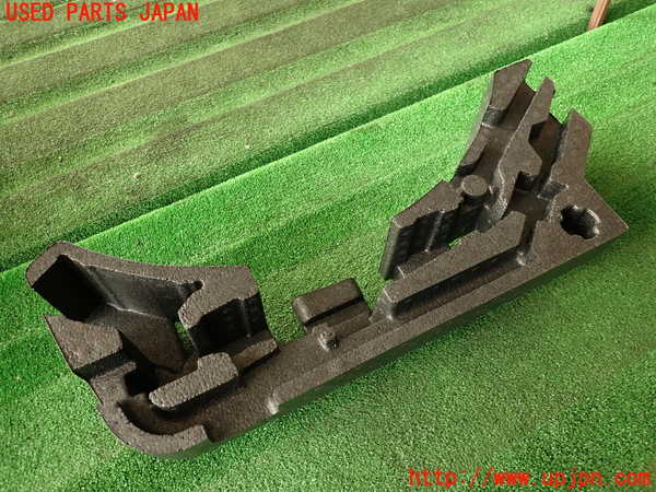 2UPJ-29687772]ジャガー・XE(JA2GA)ラゲッジトレイ2 中古_m0001.jpg