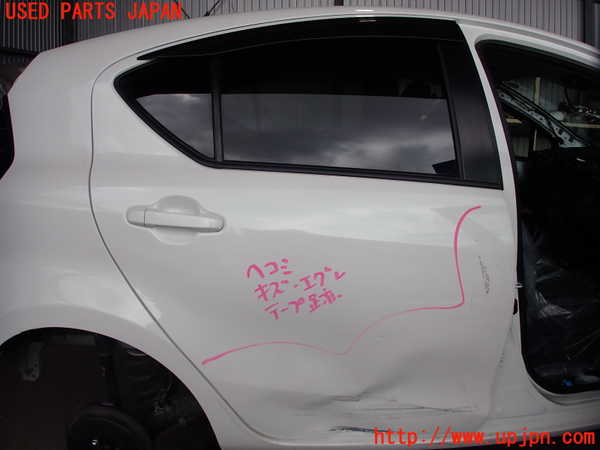 2UPJ-29691290]アクア(AQUA)(NHP10)右後ドア ジャンク品 (43R-005844 M31Q8) 中古_m0001.jpg