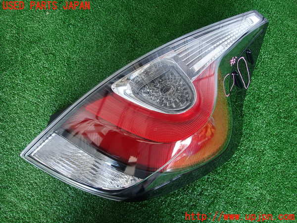 2UPJ-29691530]アクア(AQUA)(NHP10)右テールランプ 中古_m0001.jpg