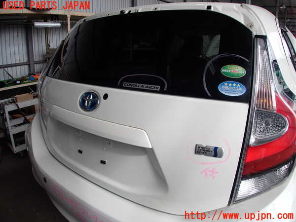 2UPJ-29691566]アクア(AQUA)(NHP10)バックドア リアゲート ハッチ (43R-007952 M2L2) 中古_m0002.jpg