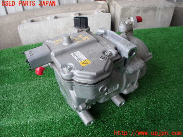 2UPJ-29696025]アクア(AQUA)(NHP10)エアコンコンプレッサー 中古_m0001.jpg