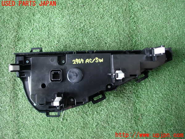2UPJ-29696066]アクア(AQUA)(NHP10)エアコンスイッチ1 中古_m0002.jpg