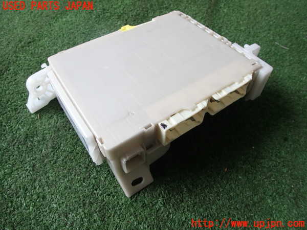 2UPJ-29696743]アクア(AQUA)(NHP10)ヒューズボックス3 中古_m0002.jpg