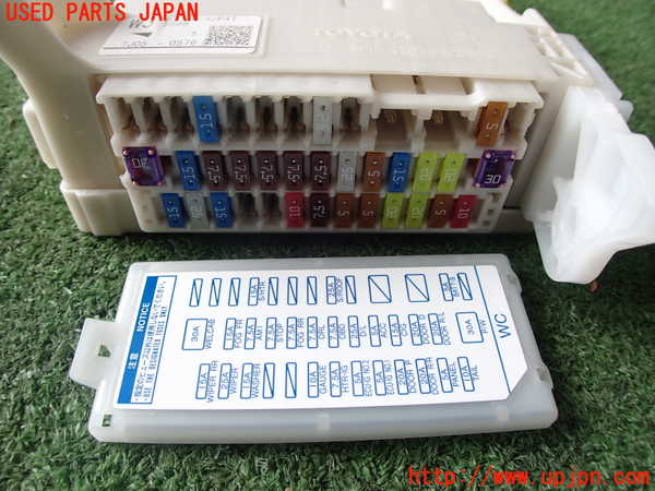 2UPJ-29696743]アクア(AQUA)(NHP10)ヒューズボックス3 中古_m0003.jpg