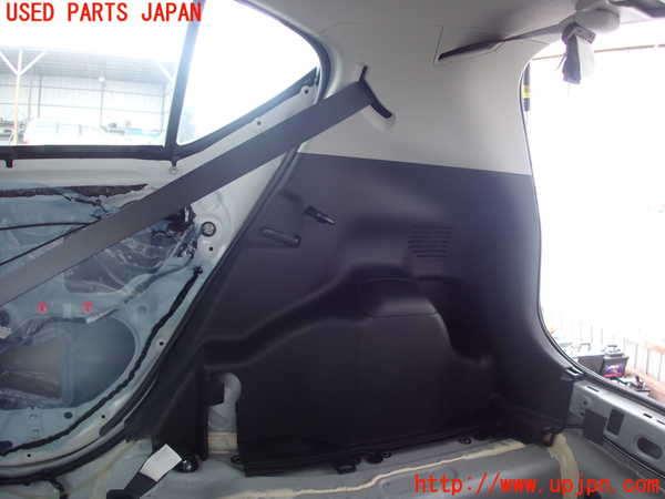 2UPJ-29697675]アクア(AQUA)(NHP10)右リアピラートリム 中古_m0001.jpg