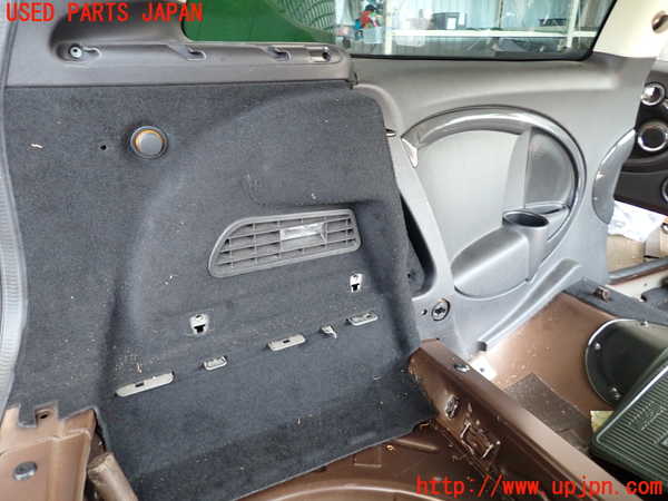 2UPJ-29707680]BMW ミニ(MINI)クーパーS クラブマン(ZG16)(R55)左リアピラートリム 中古_m0005.jpg