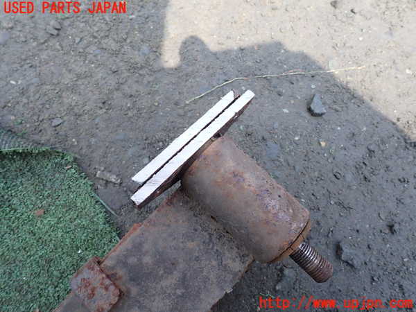 1UPJ-29745105]三菱ジープ(J24)左リアスプリング 中古_m0002.jpg
