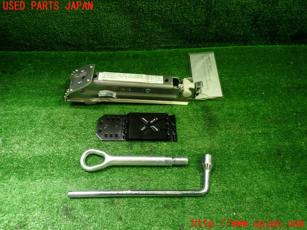 1UPJ-29767805]ベンツ C180 ステーションワゴン S204(204249)車載工具 中古_m0001.jpg