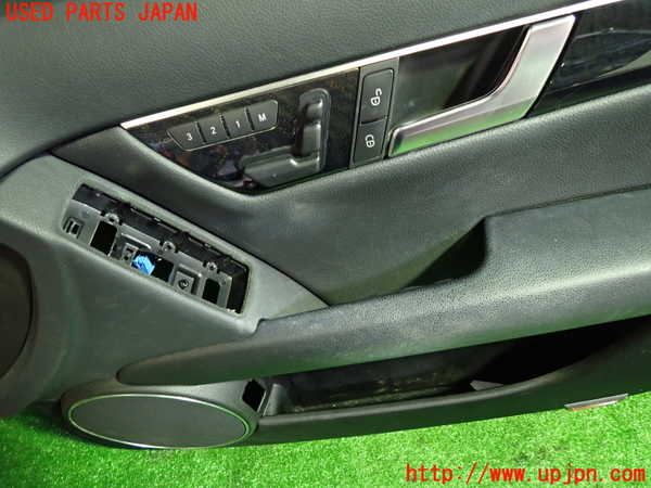 1UPJ-29761234]ベンツ C180 ステーションワゴン S204(204249)右前ドア内張り 中古_m0002.jpg