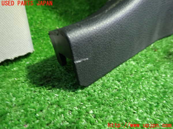 1UPJ-29767665]ベンツ C180 ステーションワゴン S204(204249)右センターピラートリム 中古_m0002.jpg