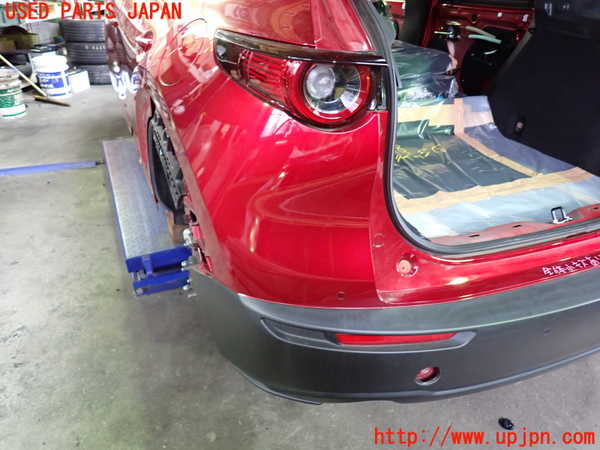 1UPJ-29781610]CX-30(DM8P)リアバンパー 中古_m0004.jpg