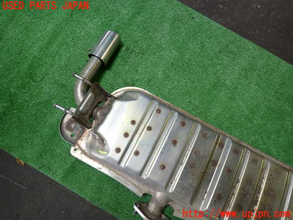 1UPJ-29782671]CX-30(DM8P)リアマフラー1 中古_m0003.jpg