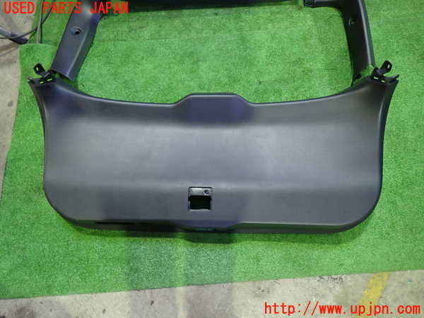 1UPJ-29781578]CX-30(DM8P)バックドア内張り 中古_m0003.jpg