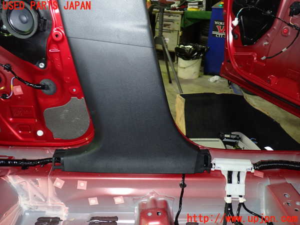 1UPJ-29787670]CX-30(DM8P)左センターピラートリム 中古_m0003.jpg