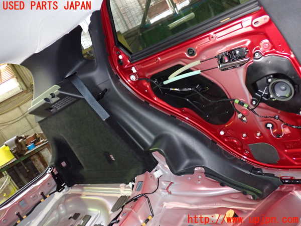 1UPJ-29787680]CX-30(DM8P)左リアピラートリム 中古_m0001.jpg