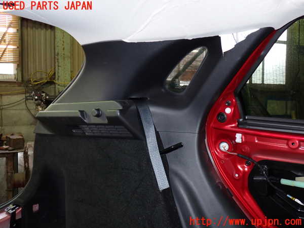 1UPJ-29787680]CX-30(DM8P)左リアピラートリム 中古_m0002.jpg