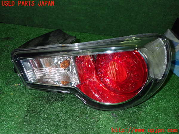 5UPJ-29791530]８６(BRZ)(ZN6)右テールランプ 中古_m0001.jpg