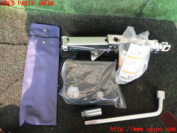 1UPJ-29807805]ジムニー(JB23W)車載工具 中古_m0001.jpg