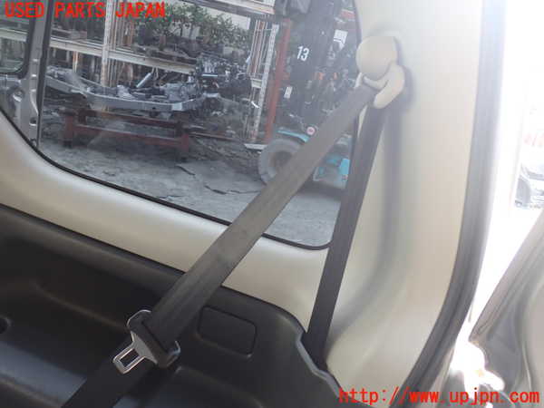 1UPJ-29807155]ジムニー(JB23W)右2列目シートベルト 中古_m0001.jpg