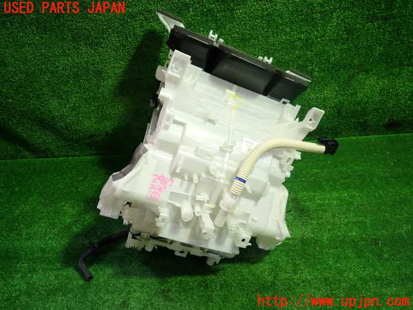 1UPJ-29816081]カローラ フィールダー ハイブリッド(NKE165G)エバポレーター1 中古_m0001.jpg