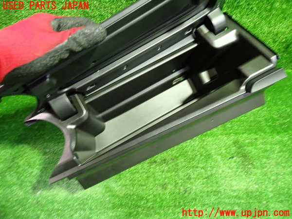 1UPJ-29817517]カローラ フィールダー ハイブリッド(NKE165G)グローブボックス2 中古_m0002.jpg