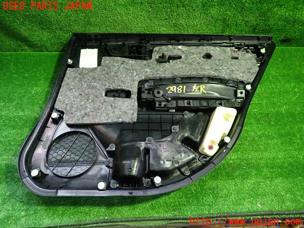 1UPJ-29811324]カローラ フィールダー ハイブリッド(NKE165G)左後ドア内張り 中古_m0004.jpg