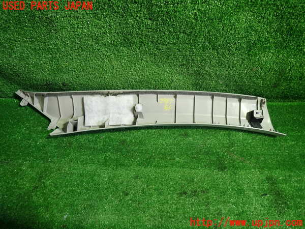 5UPJ-29817660]カローラ フィールダー ハイブリッド(NKE165G)左フロントピラートリム 中古_m0003.jpg