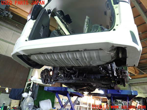 1UPJ-29821610]セレナ(GFC27)リアバンパー 中古_m0005.jpg