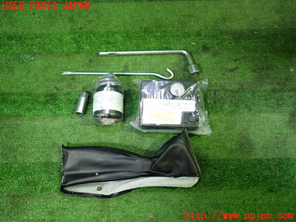 1UPJ-29827805]セレナ(GFC27)車載工具 中古_m0001.jpg