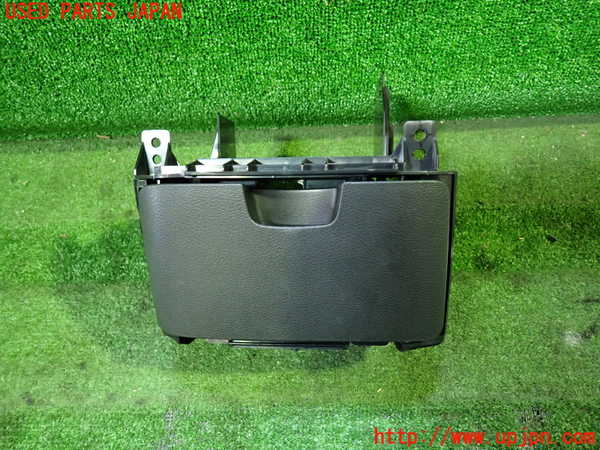 1UPJ-29827810]セレナ(GFC27)ドリンクホルダー 中古_m0001.jpg