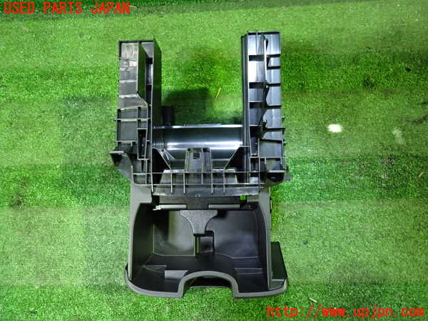 1UPJ-29827810]セレナ(GFC27)ドリンクホルダー 中古_m0002.jpg