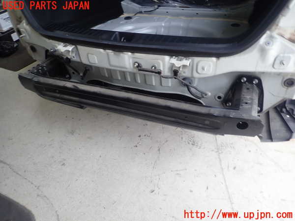 1UPJ-29841614]プリウス(ZVW50)リアバンパーホースメント 中古_m0001.jpg