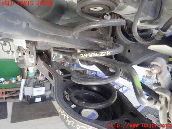 5UPJ-29845100]プリウス(ZVW50)右リアスプリング 中古_m0001.jpg