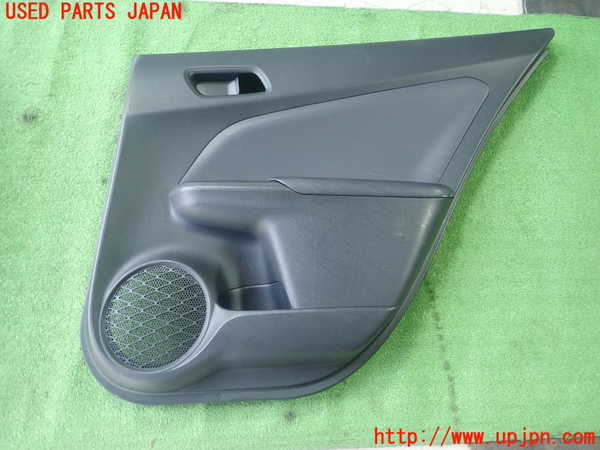 5UPJ-29841294]プリウス(ZVW50)右後ドア内張り 中古_m0001.jpg