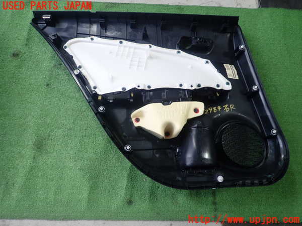 5UPJ-29841294]プリウス(ZVW50)右後ドア内張り 中古_m0003.jpg
