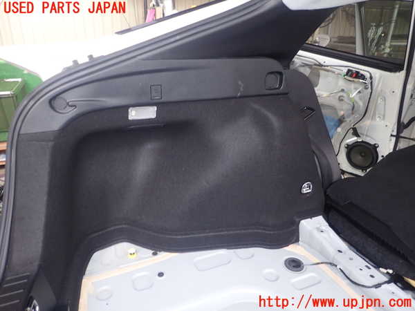 1UPJ-29847680]プリウス(ZVW50)左リアピラートリム 中古_m0001.jpg