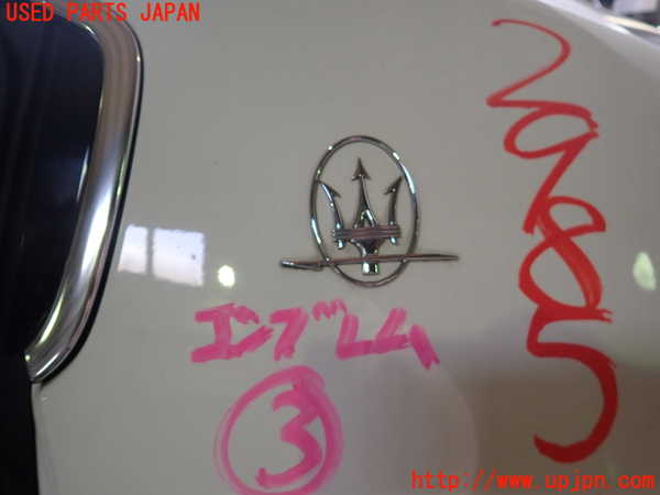 2UPJ-29851633]マセラティ・ギブリ(MG30B)エンブレム3 中古_m0001.jpg