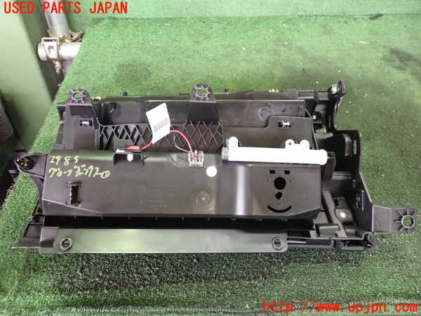 2UPJ-29857516]マセラティ・ギブリ(MG30B)グローブボックス1 中古_m0003.jpg