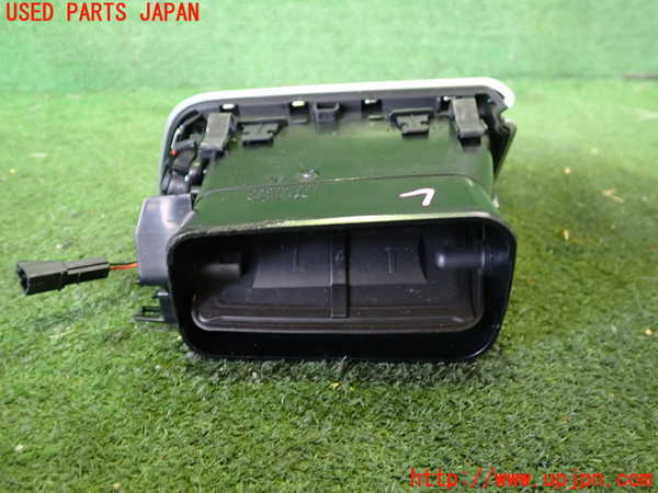 2UPJ-29857528]マセラティ・ギブリ(MG30B)エアコン吹き出し口3 (左) 中古_m0002.jpg