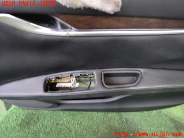 2UPJ-29851234]マセラティ・ギブリ(MG30B)右前ドア内張り 中古_m0002.jpg