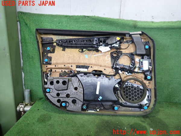 2UPJ-29851234]マセラティ・ギブリ(MG30B)右前ドア内張り 中古_m0003.jpg